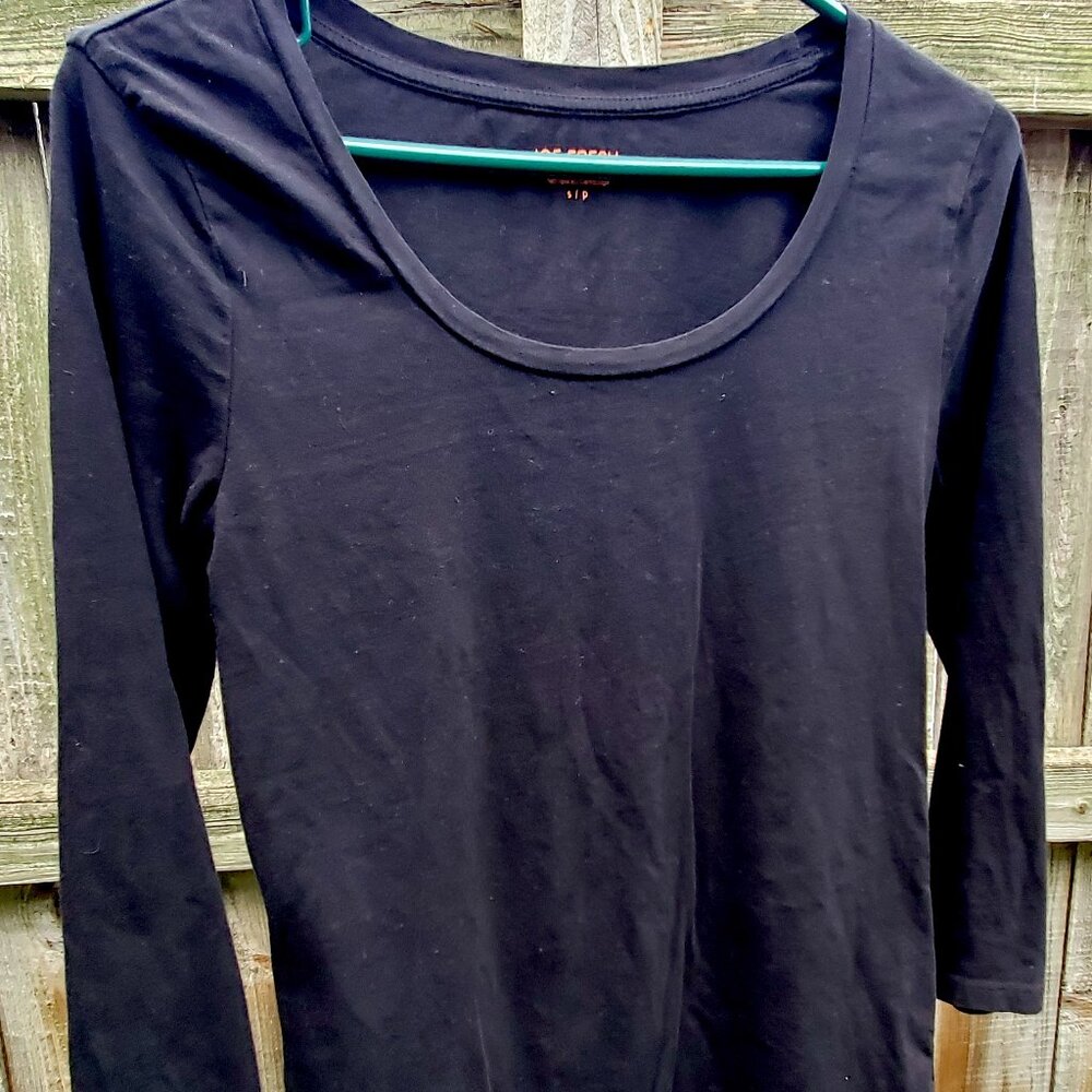 Plain black half-sleeve